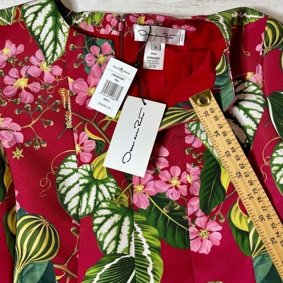 Oscar de la Renta
Ruby Mixed Botanical Split Neck Flare Dress - Picture 13 of 16